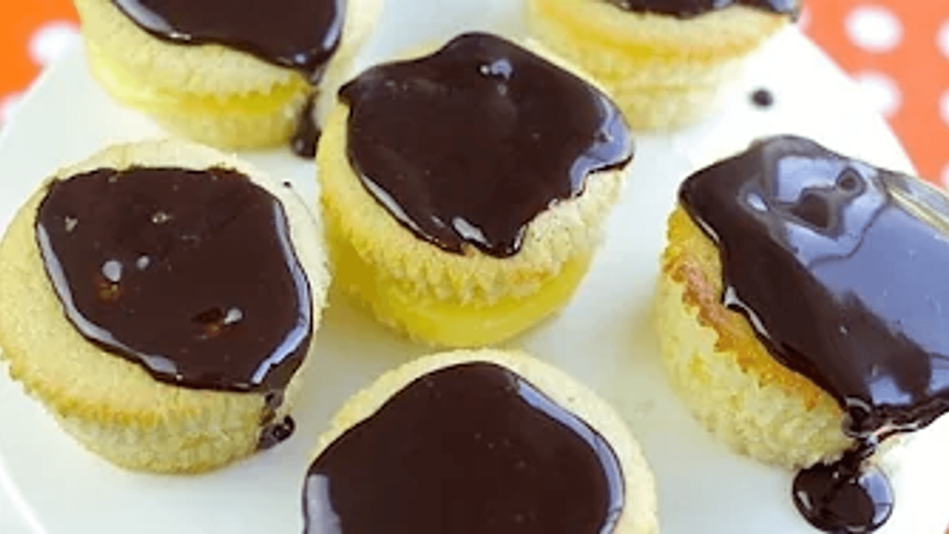 EASY Boston Cream Cupcakes | Simply Bakings thumbnail