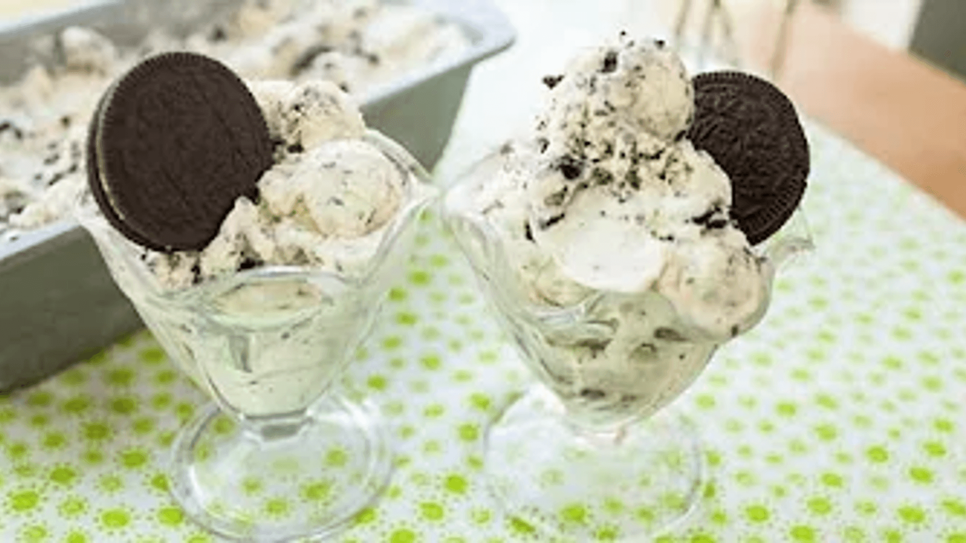 4 Ingredient HOMEMADE OREO ICE CREAM | Simply Bakings thumbnail