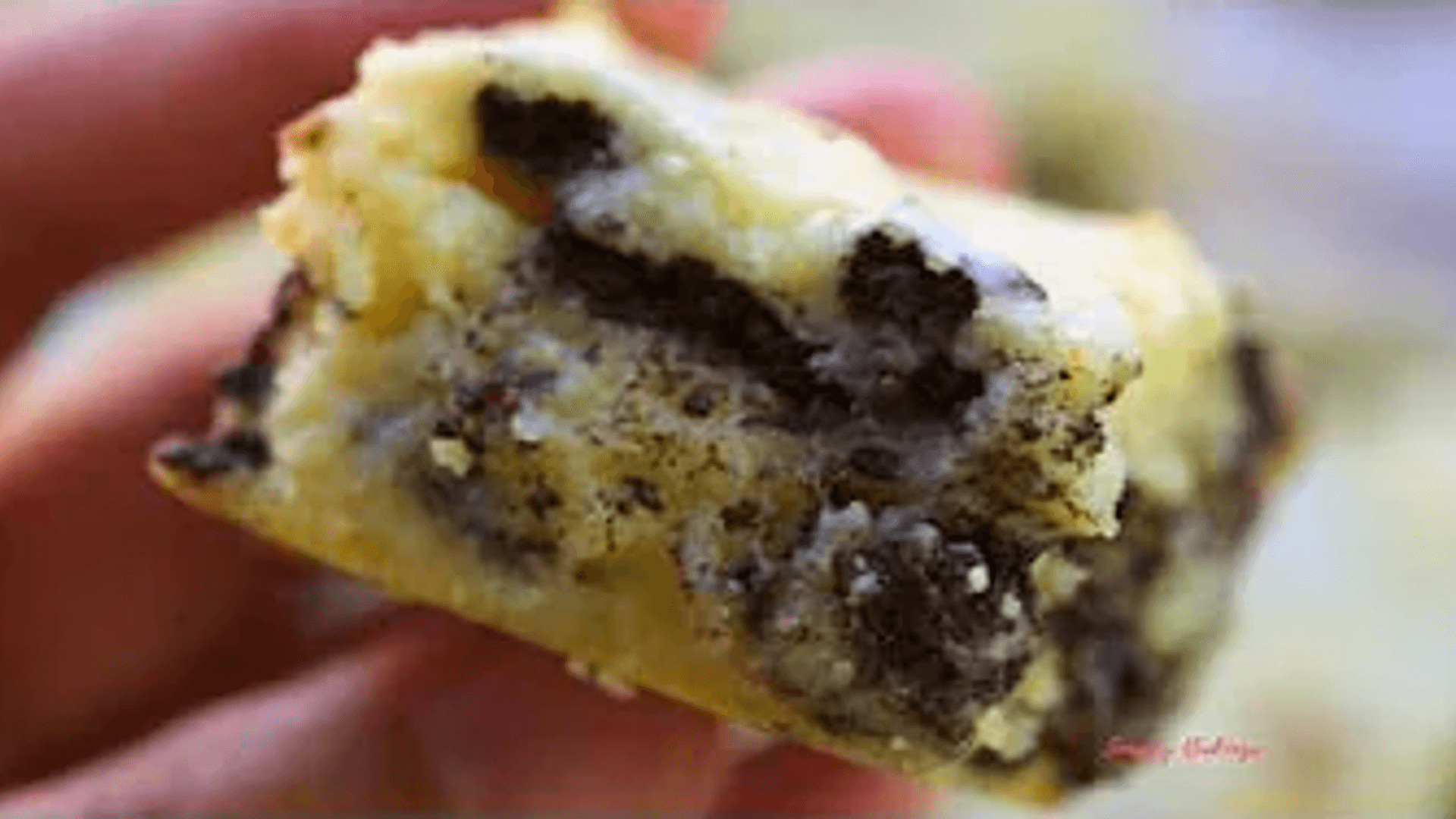 Chewy Oreo Bars | Simply Bakings thumbnail