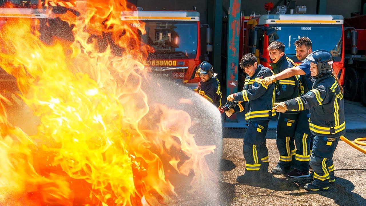 BOMBEROS POR UN DÍA (APAGANDO FUEGOS REALES) thumbnail