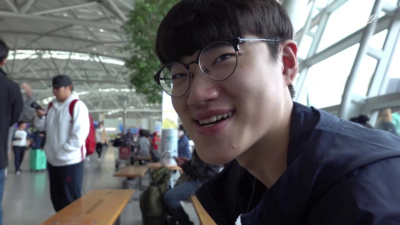 Ep. 94 T1 goes to Singapore!! Do you... know Faker? [T1 CAMERA] thumbnail