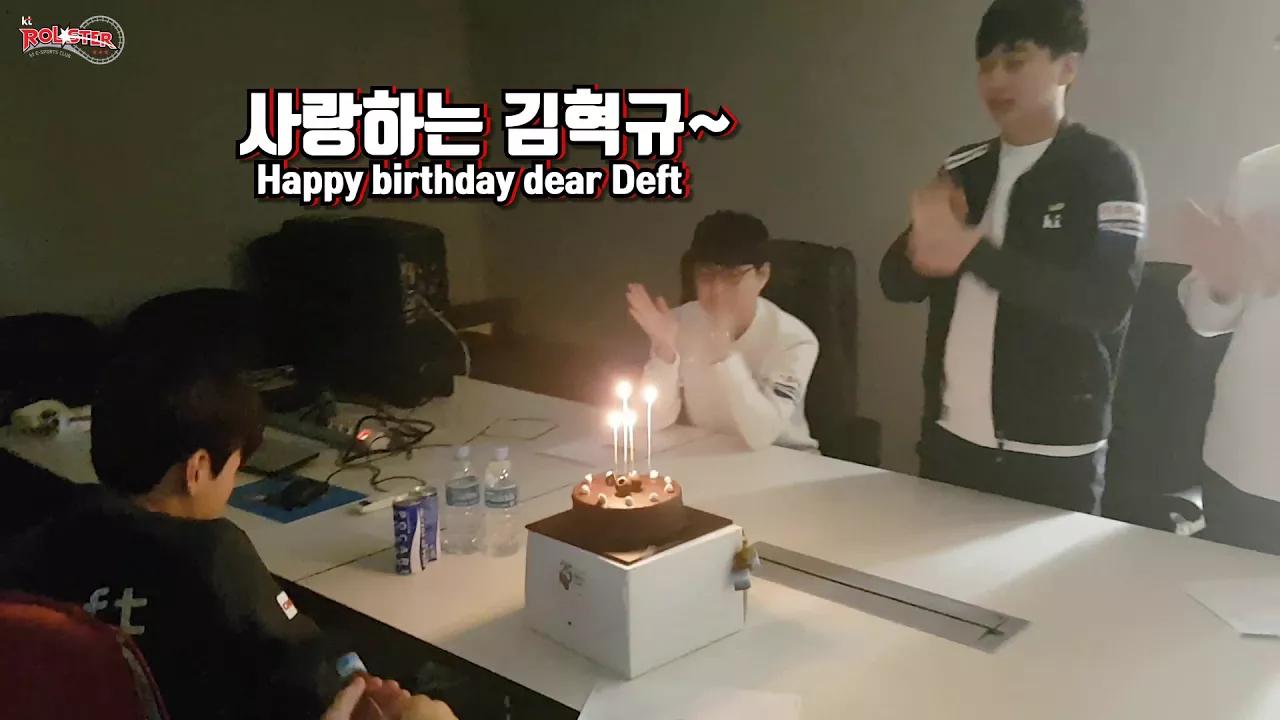 [Rolster story] 171023 Deft 김혁규 생일 축하 현장 thumbnail