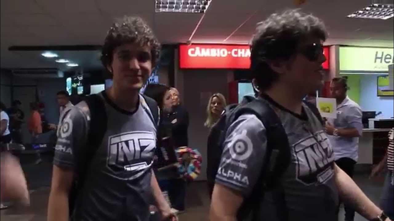 INTZ chega a Floripa - 1ª Final CBLoL 2015 thumbnail