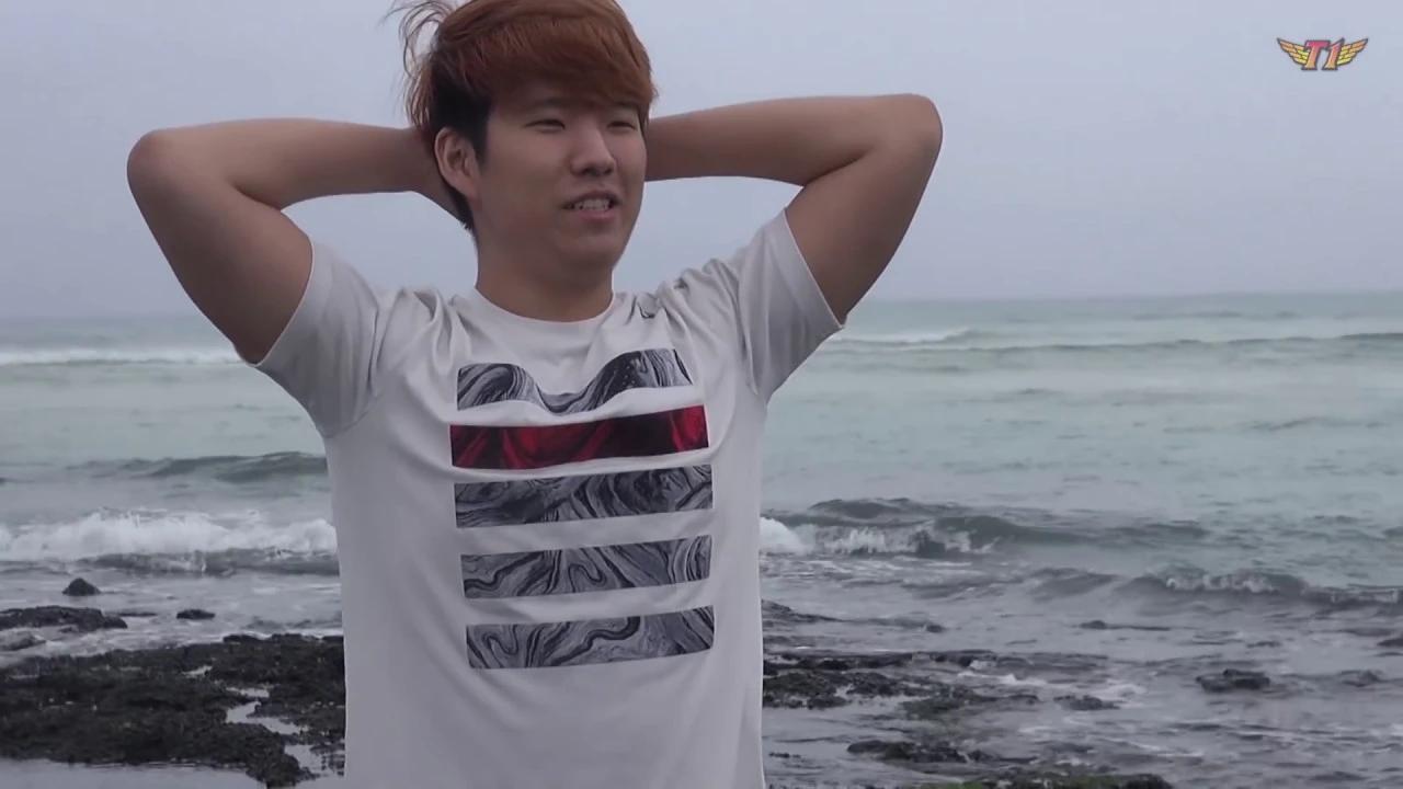 SP18. Someone’s gonna go in the water! Who is the one who went inside the cold Jeju water?! thumbnail