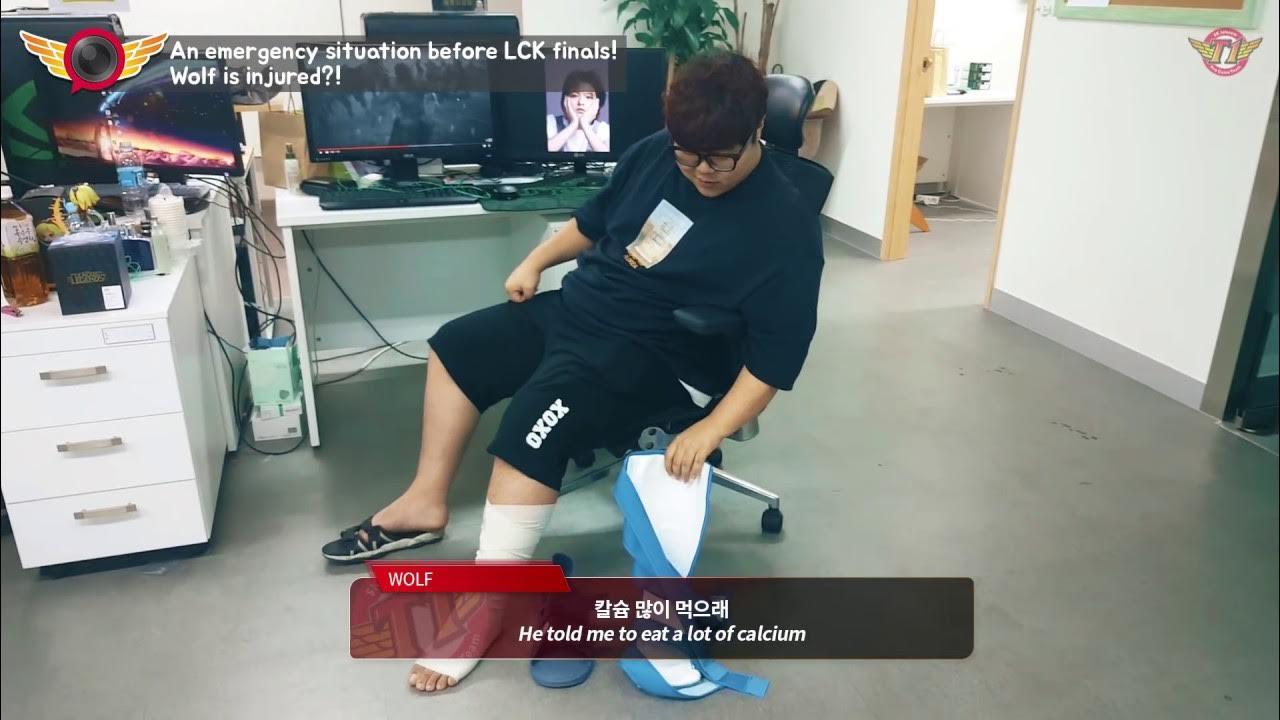 EP15. An emergency situation before LCK finals! Wolf is injured?! [T1 Camera] thumbnail