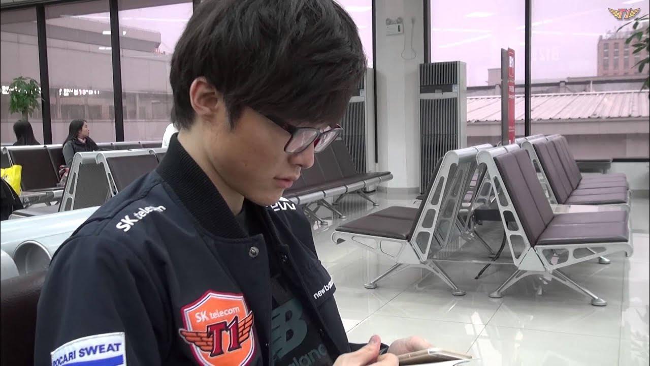 LOL : Faker and his new cell phone. thumbnail