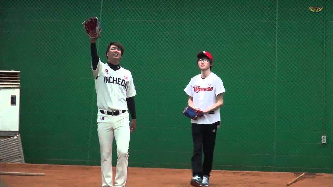 LOL : Faker and Bang on the baseball ground! #2 thumbnail